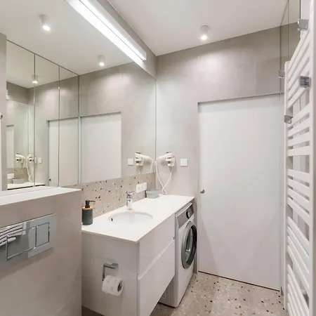 아파트 Apartments4u, Shellter *