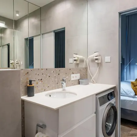 Apartments4u, Shellter 아파트